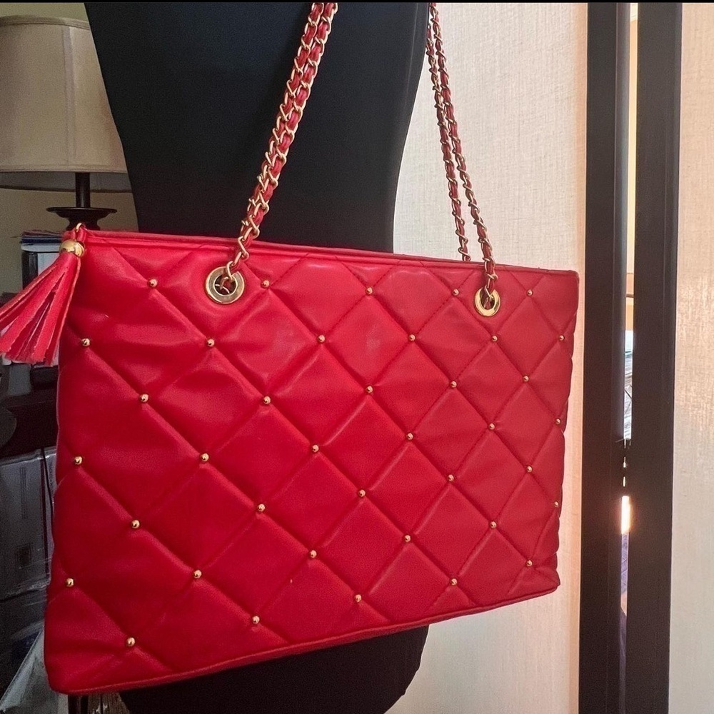 Y & S Vintage Red Quilted Tassel Purse w/Gold Braid Straps. - Picture 8 of 10